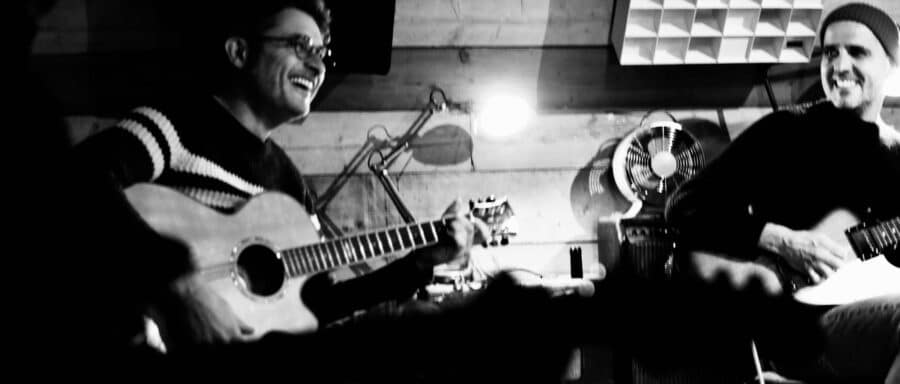 Background image Stijn en Wim op gitaarles (POORTER)